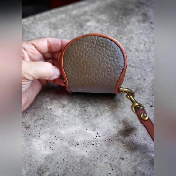 Vintage Dooney & Bourke Round Coin Purse Pouch British Tan Leather Zipper Close - Picture 7 of 7